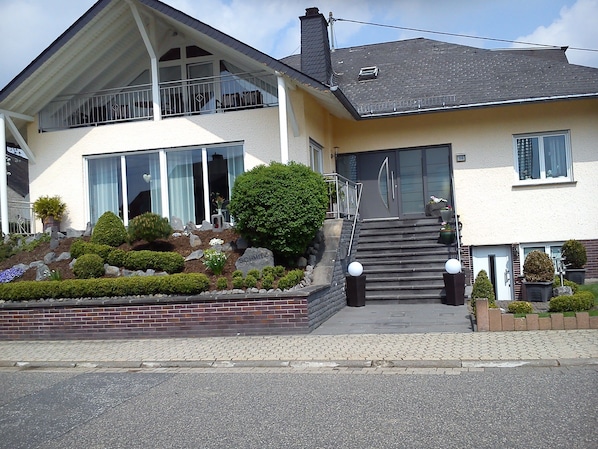 Front of property - Ferienwohnung Schmitz (Anschau)