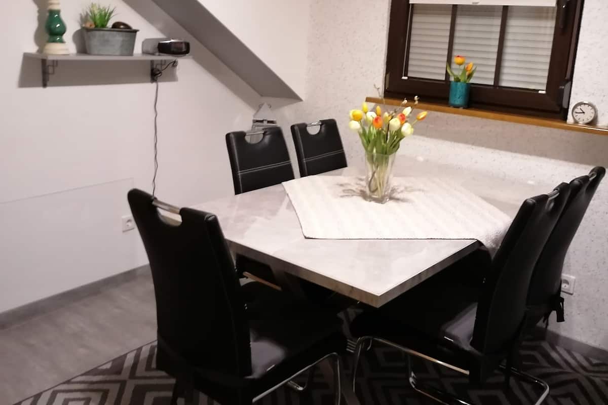 Condo clásico (1) | Cocina privada | Refrigerador, microondas, horno y parrilla de estufa