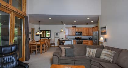 Ski Chalet 4 Bedroom Townhome