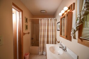 Huis, Meerdere bedden, bubbelbad | Badkamer | Handdoeken