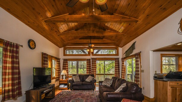 House, Multiple Beds, Hot Tub | Living room - Happy Trails 3 Bedroom House (Oakland)