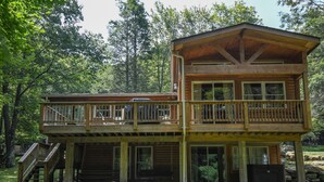 Exterior - Happy Trails 3 Bedroom House (Oakland)