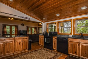 House, Multiple Beds, Hot Tub | Private kitchen | Fridge, microwave, oven, stovetop