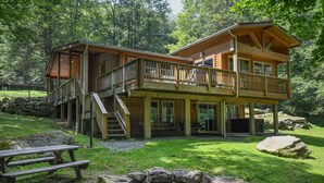 Exterior - Happy Trails 3 Bedroom House (Oakland)