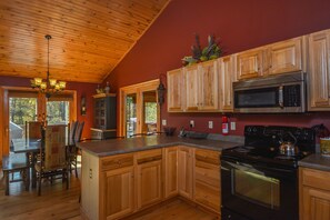 House, Multiple Beds, Hot Tub | Private kitchen | Fridge, microwave, oven, stovetop