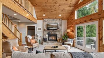 House, Multiple Beds, Hot Tub, Mountain View | Living room