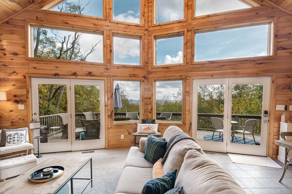 House, Multiple Beds, Hot Tub, Mountain View | Living room - The Quarterdeck 4 Bedroom House (Oakland)