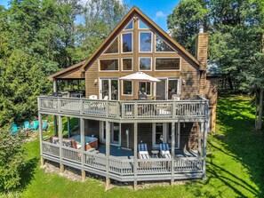 Exterior - The Quarterdeck 4 Bedroom House (Oakland)