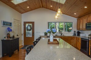 House, Multiple Beds, Hot Tub | Private kitchen | Fridge, microwave, oven, stovetop - Lakeside Dreamin' 4 Bedroom House (McHenry)