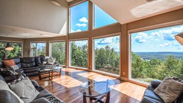 House, Multiple Beds, Hot Tub, Mountain View | Living room | TV, fireplace