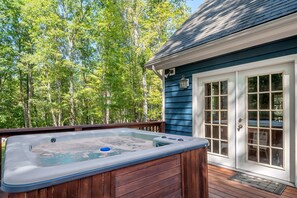 Spa - Black Bear Retreat 3 Bedroom House (Swanton)