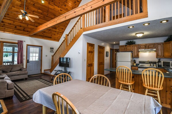 House, Multiple Beds, Hot Tub | Living room | TV, fireplace