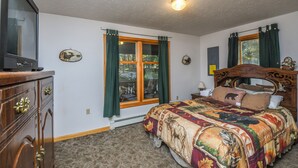 House, Multiple Beds, Hot Tub | 3 bedrooms, WiFi (free)