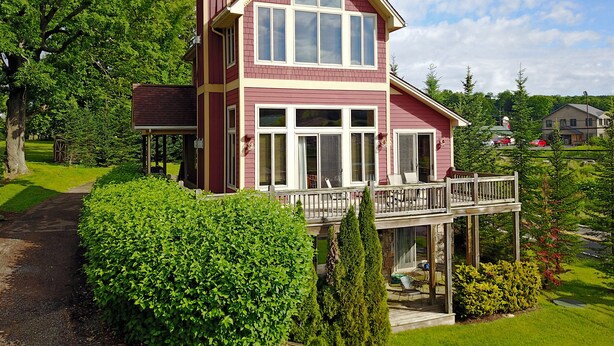 Exterior - At the Heart of it All 4 Bedroom House (McHenry)