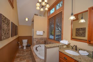 Ferienhaus, Mehrere Betten, Whirlpool | Badezimmer | Handtücher
