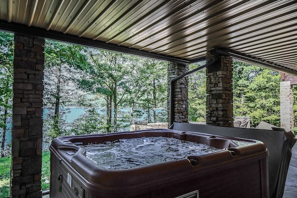 House, Multiple Beds, Hot Tub | Spa