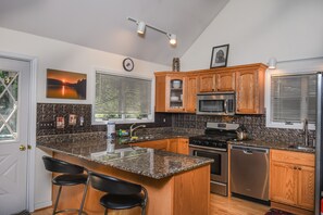 House, Multiple Beds, Hot Tub | Private kitchen | Fridge, microwave, oven, stovetop - Hiatus 4 Bedroom House (McHenry)