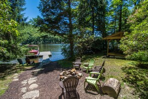 Property grounds - Hiatus 4 Bedroom House (McHenry)