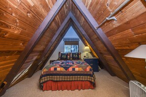 House, Multiple Beds, Hot Tub | 3 bedrooms, free WiFi, bed sheets