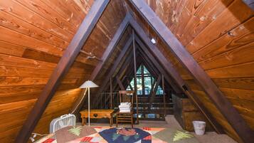 House, Multiple Beds, Hot Tub | 3 bedrooms, free WiFi, bed sheets