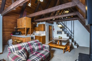 House, Multiple Beds, Hot Tub | Living room | TV