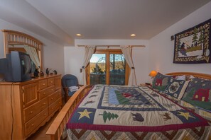 House, Multiple Beds, Hot Tub | 4 bedrooms, free WiFi, bed sheets - Very Beary Ridge 4 Bedroom House (Oakland)