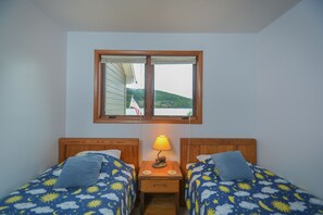 House, Multiple Beds, Hot Tub | 4 bedrooms, free WiFi, bed sheets - Ski Harbor 4 Bedroom Townhome #16 (McHenry)
