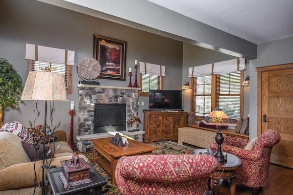 House, Multiple Beds, Hot Tub | Living room | TV, fireplace, DVD player