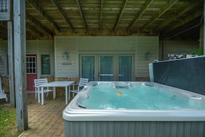 House, Multiple Beds, Fireplace | Property grounds
