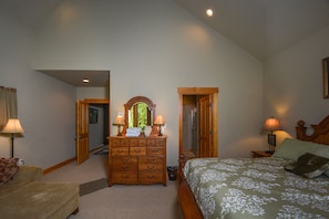 House, Multiple Beds, Hot Tub
