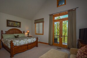House, Multiple Beds, Hot Tub | 4 bedrooms, free WiFi, bed sheets - Touch the Sky 4 Bedroom Townhome (McHenry)