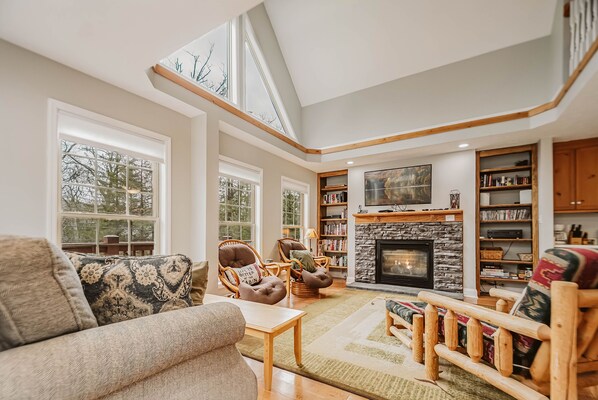 House, Multiple Beds, Hot Tub | Living room | TV, fireplace - Amazing Adventure 3 Bedroom House (McHenry)