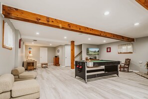 House, Multiple Beds, Hot Tub | Living room | TV, fireplace