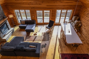 House, Multiple Beds, Hot Tub, Golf View | Living room | TV, fireplace, DVD player - Valley Lodge 5 Bedroom House (McHenry)
