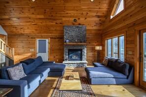 Living room - Valley Lodge 5 Bedroom House (McHenry)