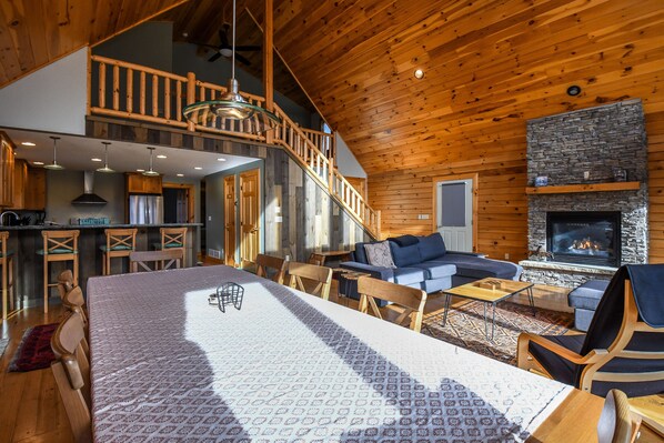 Private kitchen - Valley Lodge 5 Bedroom House (McHenry)