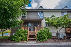 Exterior - Ski Harbor 3 Bedroom Townhome #02 (McHenry)