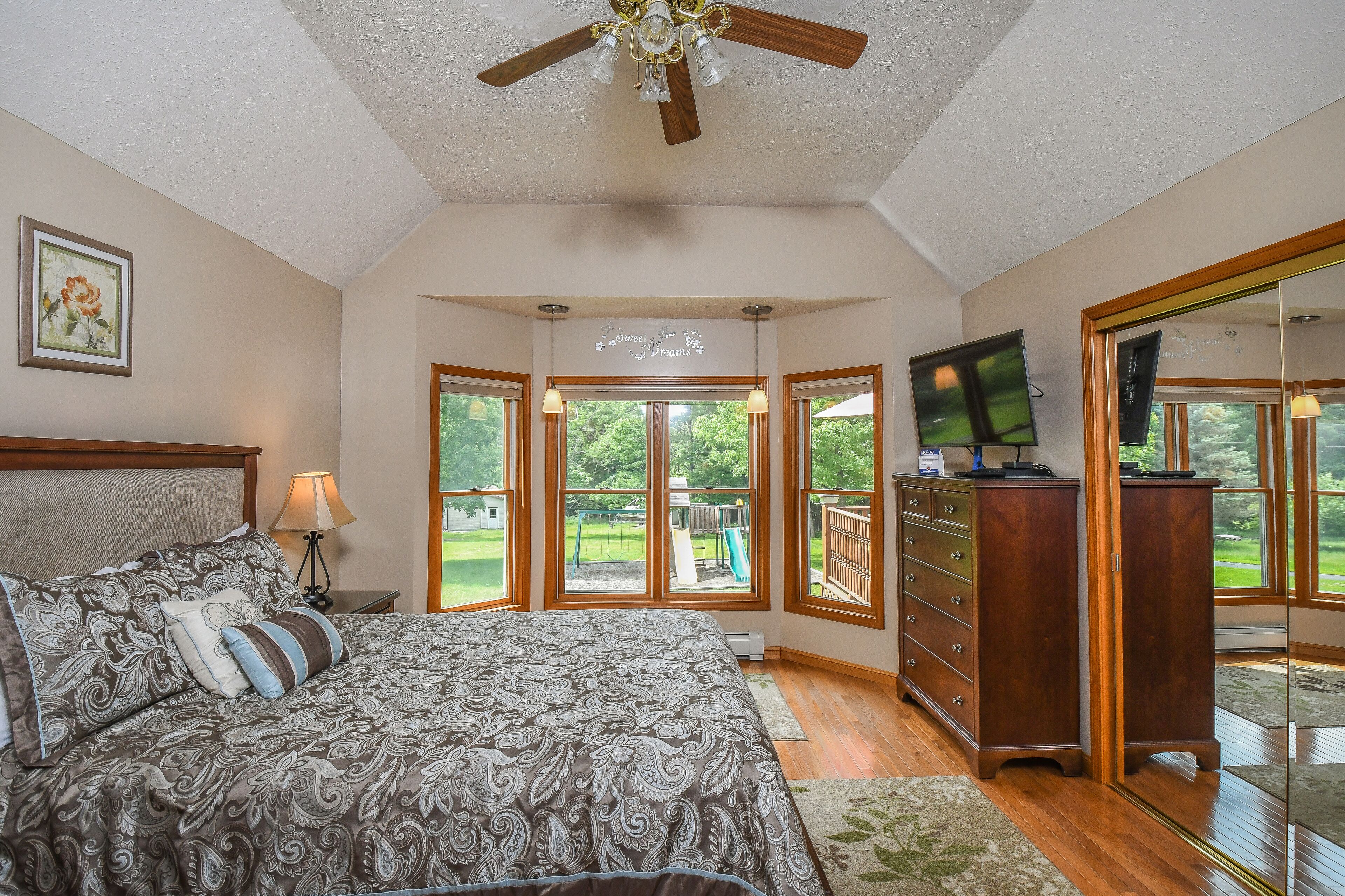 House, Multiple Beds, Hot Tub | 3 bedrooms, WiFi (free), bed sheets
