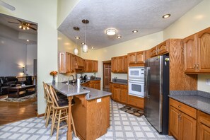 House, Multiple Beds, Hot Tub | Private kitchen