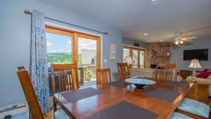 House, Multiple Beds, Hot Tub | Private kitchen - Grande Villa 5 Bedroom House (Oakland)