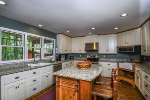 House, Multiple Beds, Hot Tub | Private kitchen