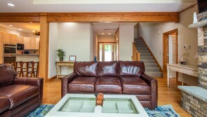 TV, fireplace, DVD player - Commander's Quarters 5 Bedroom House (Swanton)