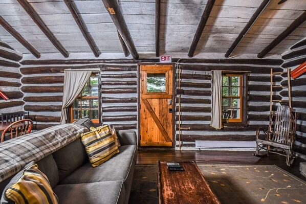 House, Multiple Beds, Hot Tub | Living room | TV, fireplace - Apple Cottage 2 Bedroom House (Oakland)