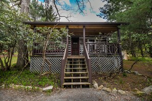 Exterior - Apple Cottage 2 Bedroom House (Oakland)