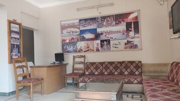 21-inch TV with cable channels