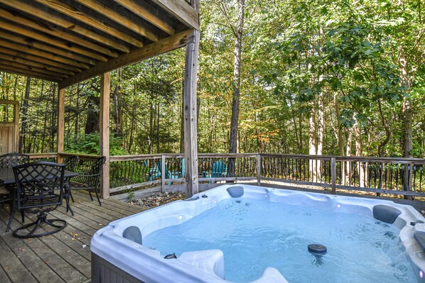 Talo, useita sänkyjä, poreamme | Kylpylä