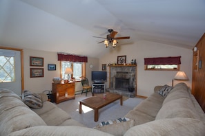 House, Multiple Beds, Hot Tub | Living room | TV, fireplace - Mountain Escape 2 Bedroom House (McHenry)