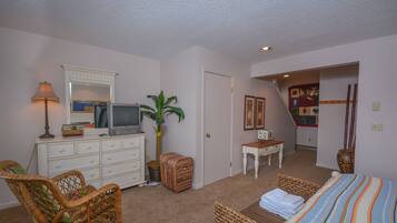 House, Multiple Beds, Fireplace | 3 bedrooms, free WiFi, bed sheets