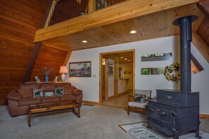 Ferienhaus, Mehrere Betten, Kamin | Wohnzimmer | Fernseher, Kamin, DVD-Player