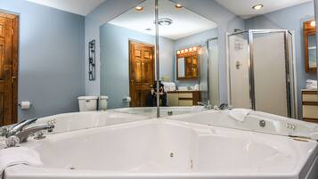 House, 2 Queen Beds, Kitchen | Bathroom | Towels